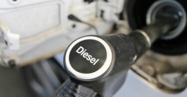 Démarrer une voiture diesel : les étapes essentielles à connaître