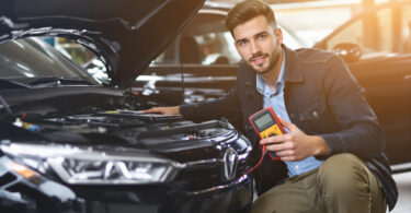 découvrez si vous pouvez installer une batterie de voiture plus puissante (ah) sans danger, les conseils d'experts et les précautions à prendre pour préserver votre véhicule.