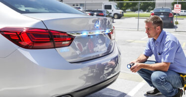 découvrez pourquoi votre radar de recul sonne en continu : détection d'un capteur défectueux ou problème lié au faisceau électrique, et comment le diagnostiquer efficacement.